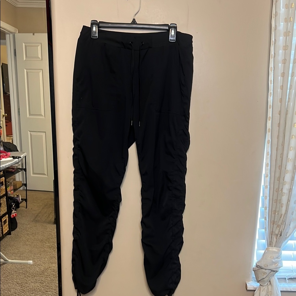 St. John’s Bay Women’s Black Drawstring Joggers—size M
